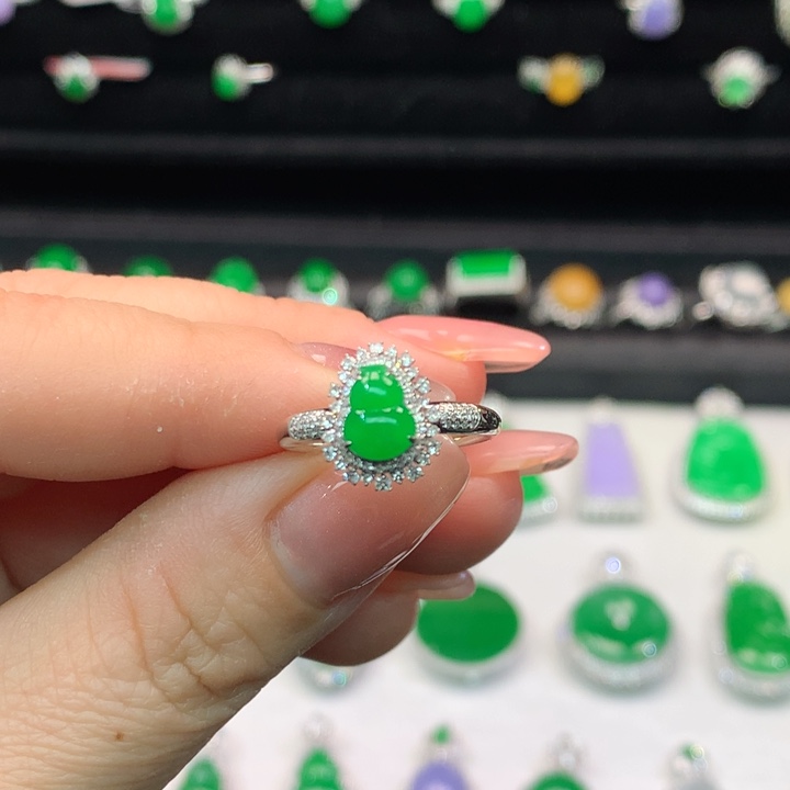 翡翠吊坠(不含链)18K金镶嵌