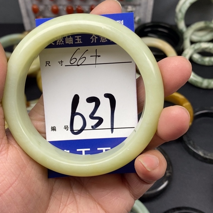 蛇纹石玉手镯未镶嵌红