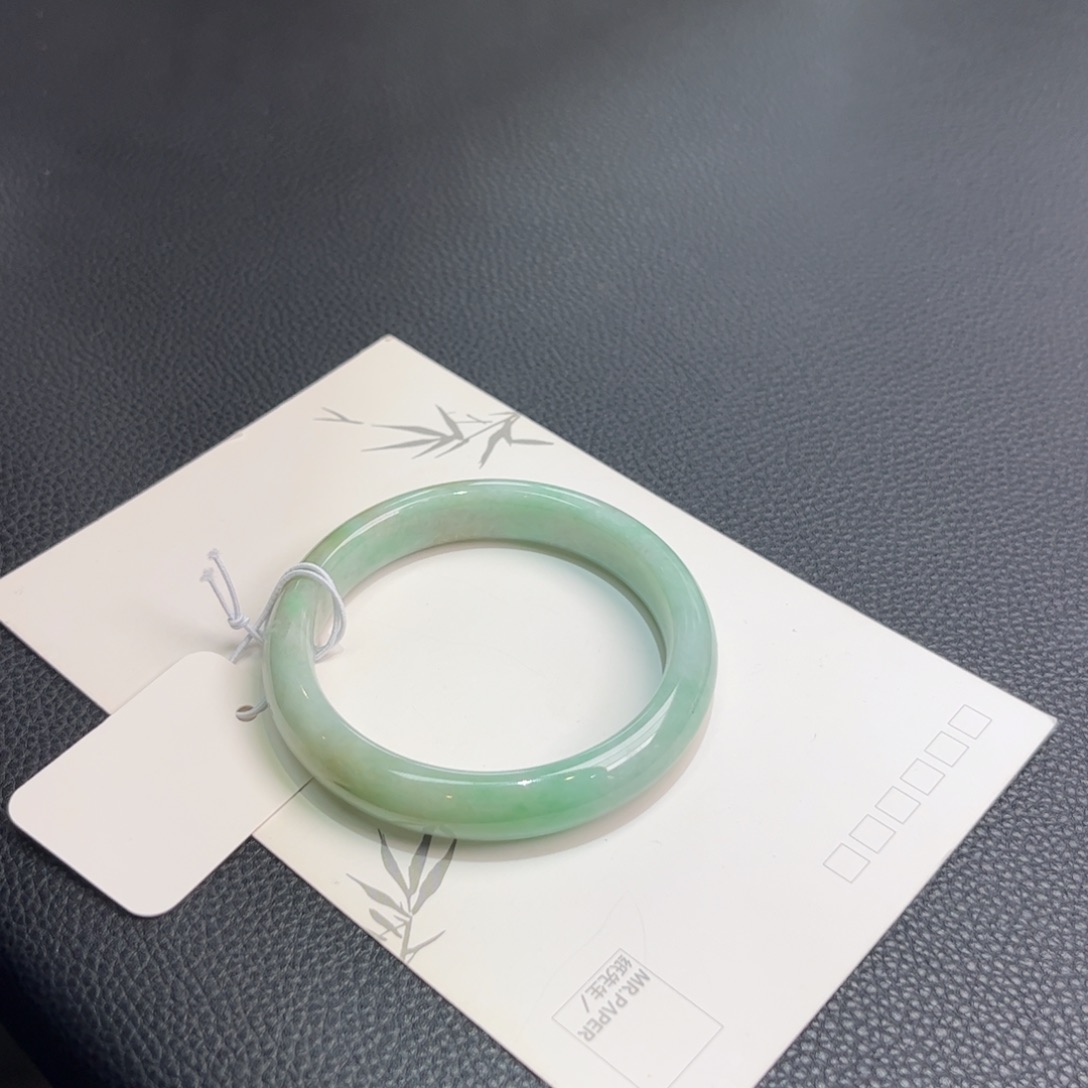 翡翠手镯未镶嵌手镯