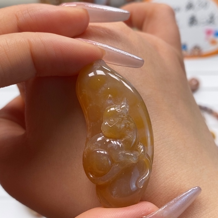 硅化玉颈饰未镶嵌冰糖料富贵猫