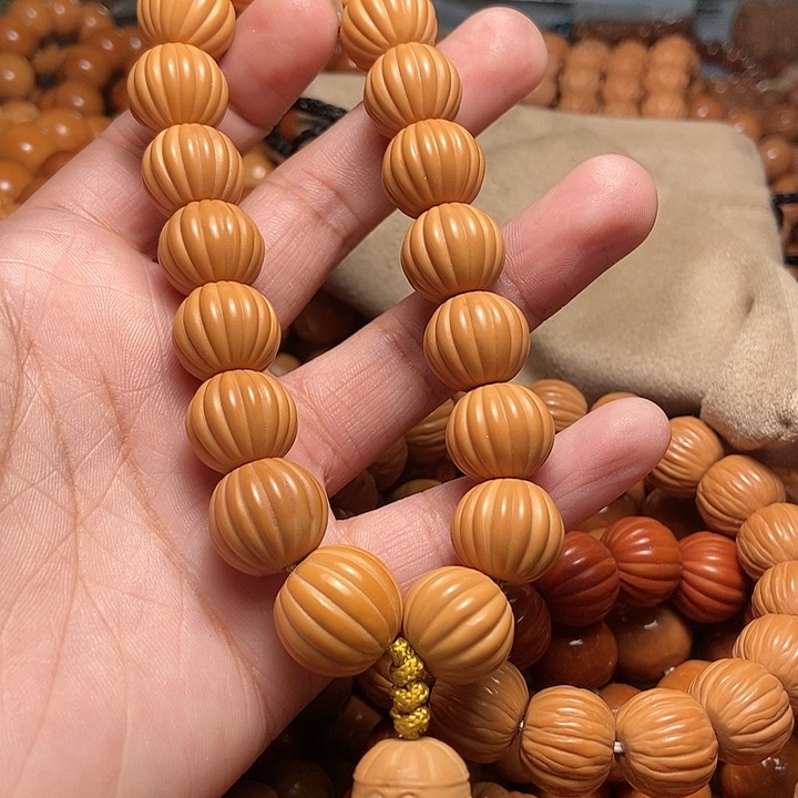 猴头核桃手串用****7手持