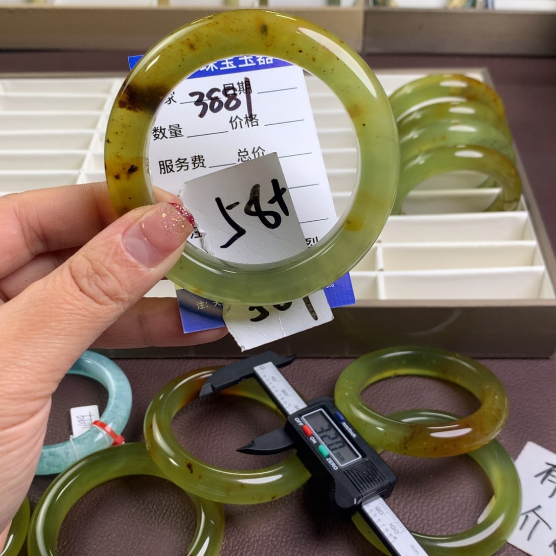 蛇纹石玉手镯未镶嵌3881