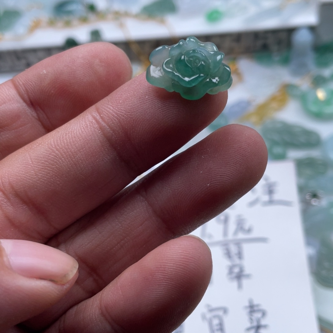 翡翠未镶嵌颈饰翡翠高冰飘花