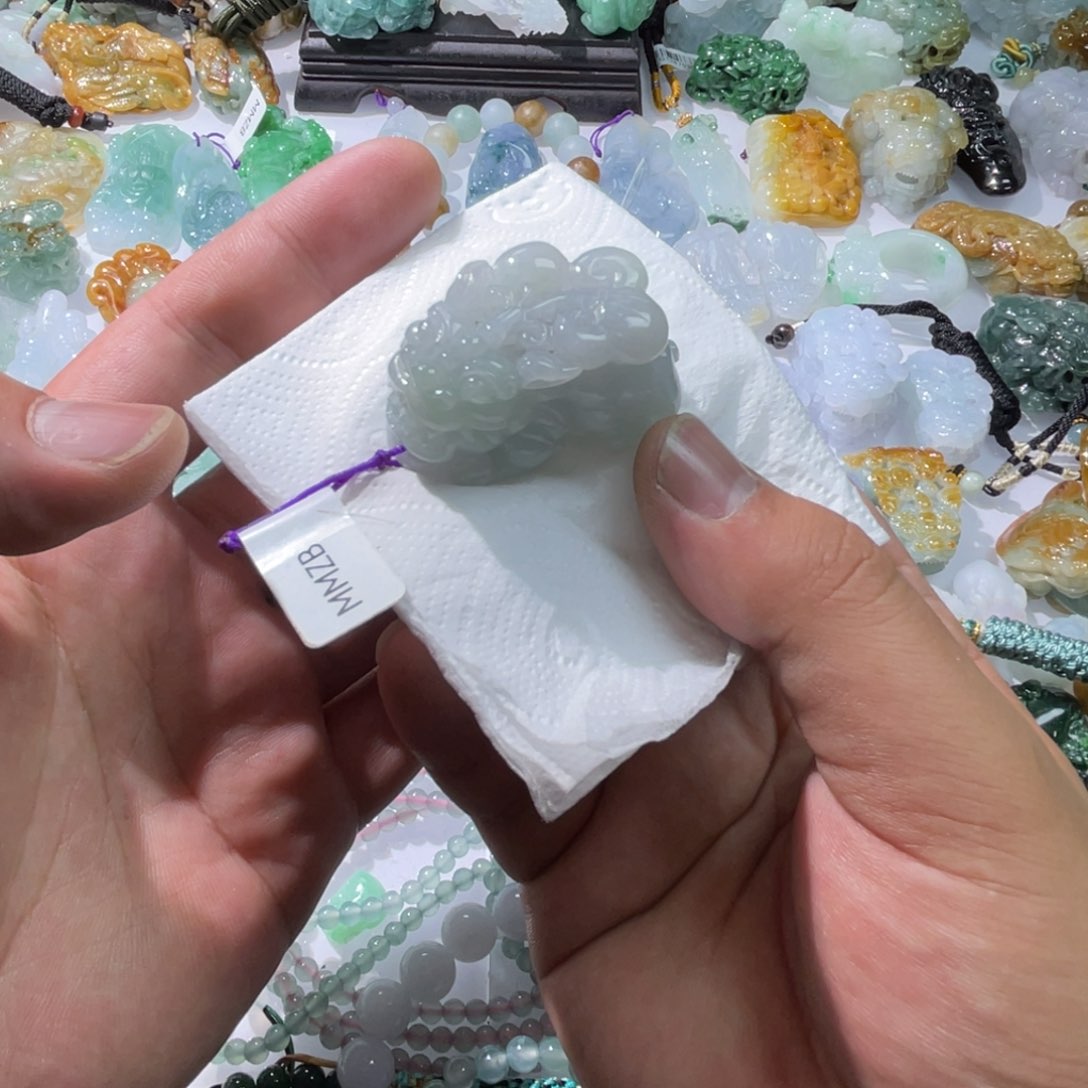 翡翠颈饰未镶嵌天然