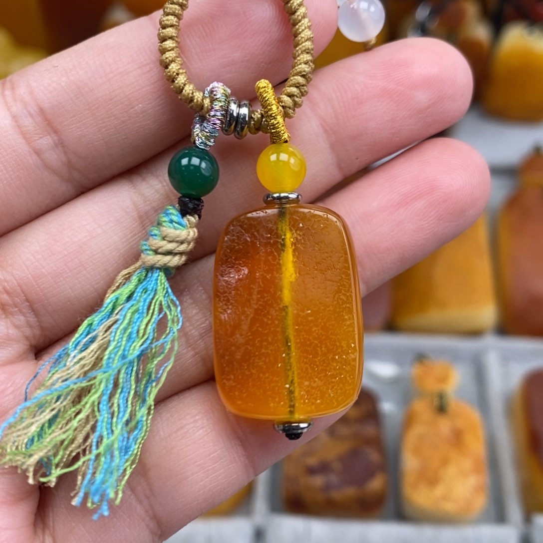 琥珀吊坠(赠链)未镶嵌