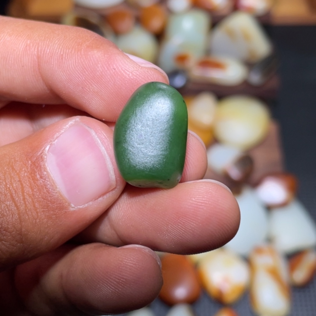 和田玉颈饰未镶嵌4.46克原籽无修