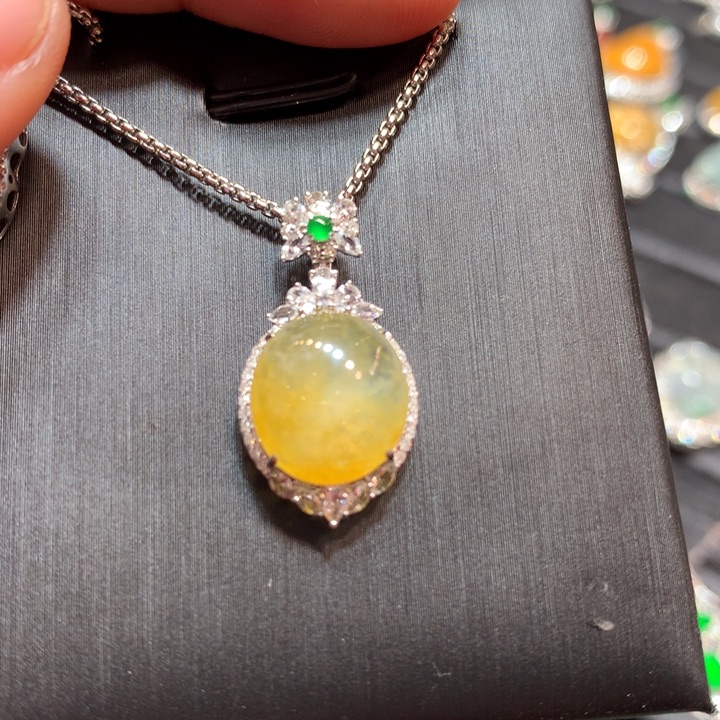 【闪购商品】颈饰18K金镶嵌翡翠翡翠