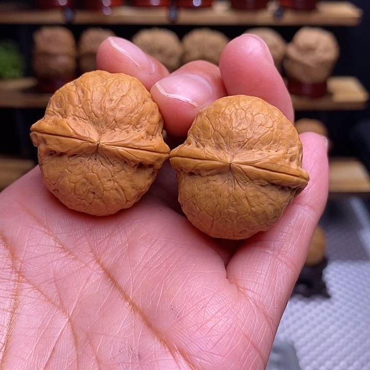 文玩核桃吊坠龙珠13