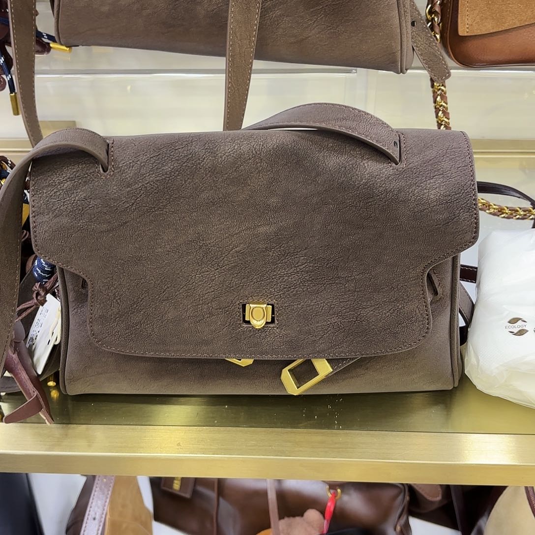 小牛皮（革）五木色。  