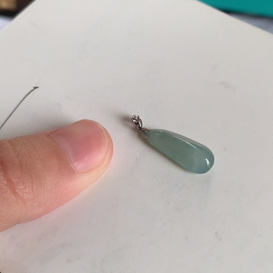 翡翠18K金镶嵌颈饰瓜