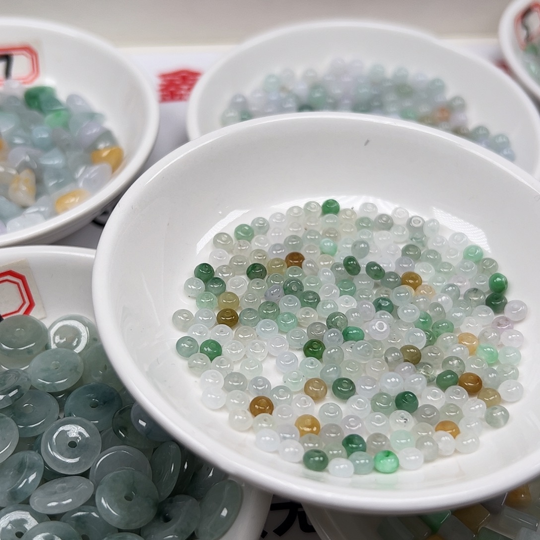 禾***水翡翠散珠          