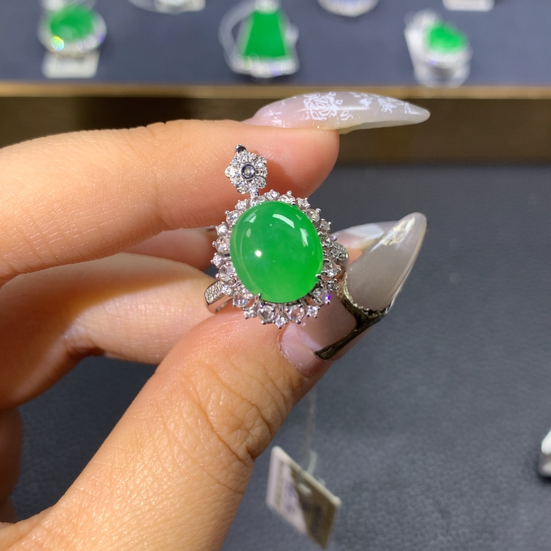 翡翠戒指18K金镶嵌翡翠