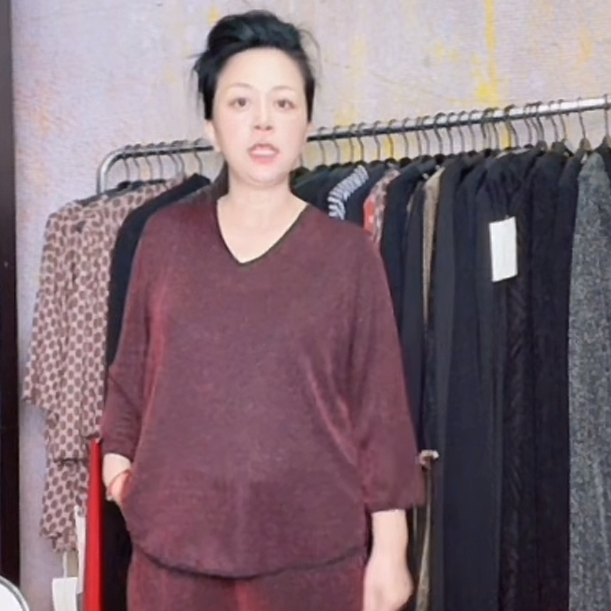 妙唐亮丝时尚大码新款弹力女士上衣6001红圈圈