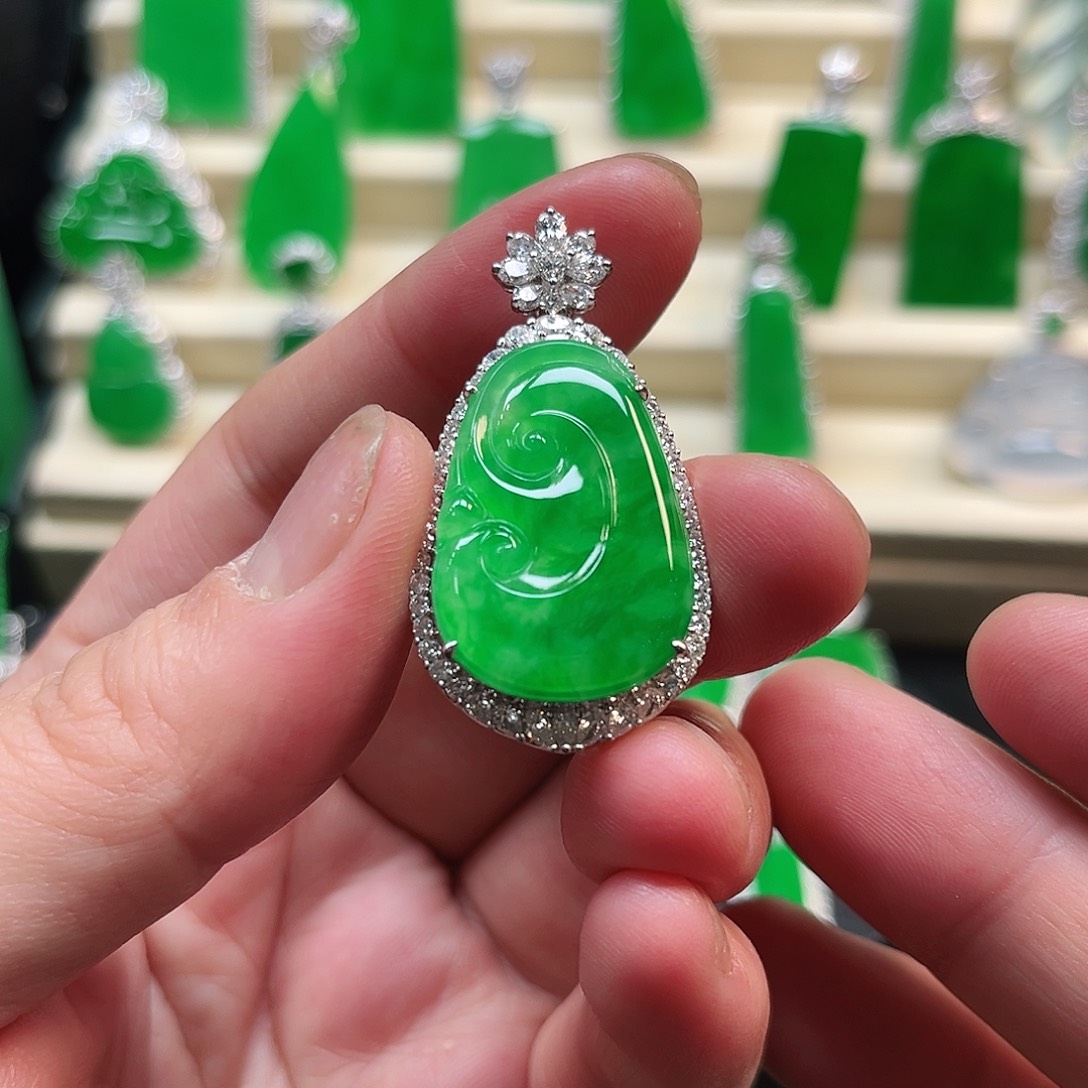 翡翠18K金镶嵌吊坠(不含链)如意