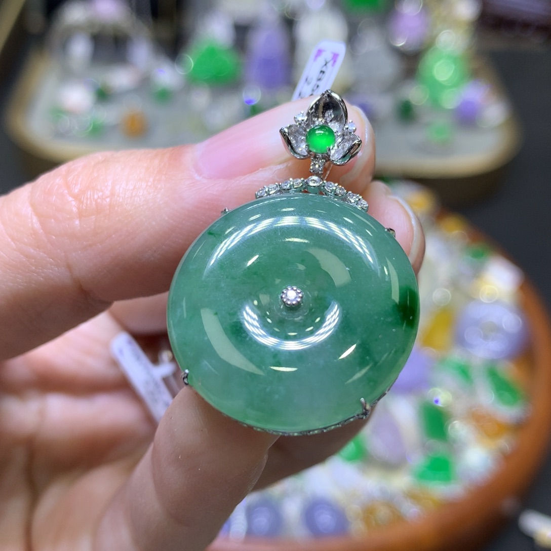 翡翠颈饰18K金镶嵌翡翠吊坠项链