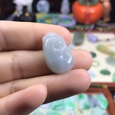 翡翠颈饰未镶嵌如意