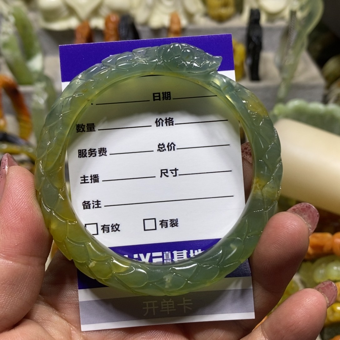 【闪购商品】蛇纹石玉手镯未镶嵌海**星