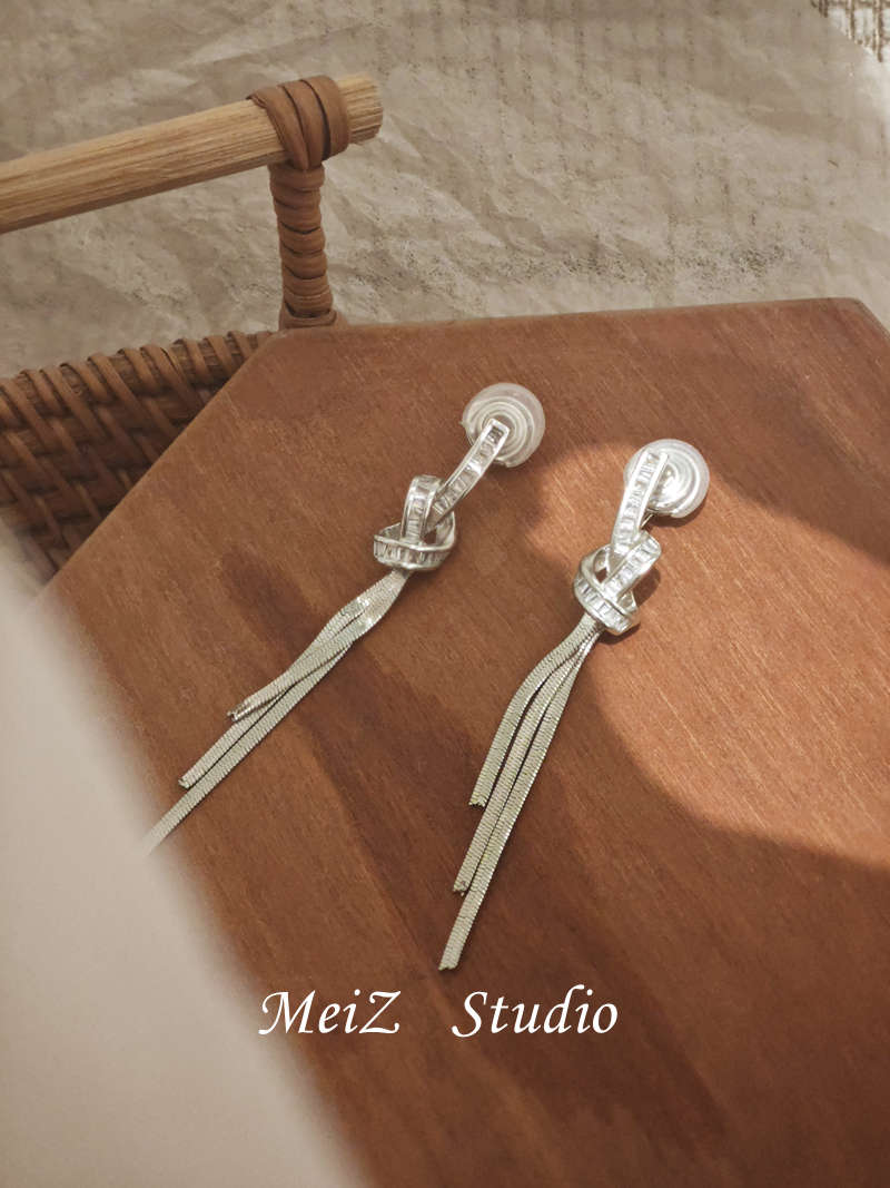 铜合金耳饰 银色流苏耳钉设计师欧美轻奢ins法式蚊香盘耳夹轻奢风