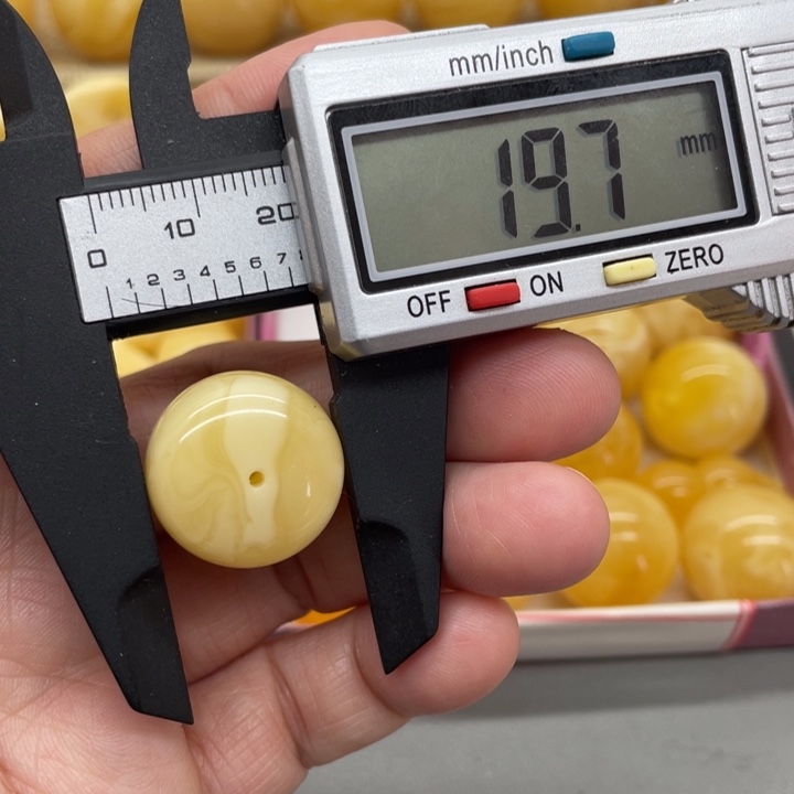 琥珀裸石未镶嵌蜜蜡