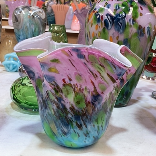 琉璃花瓶高16厘米口径20厘米