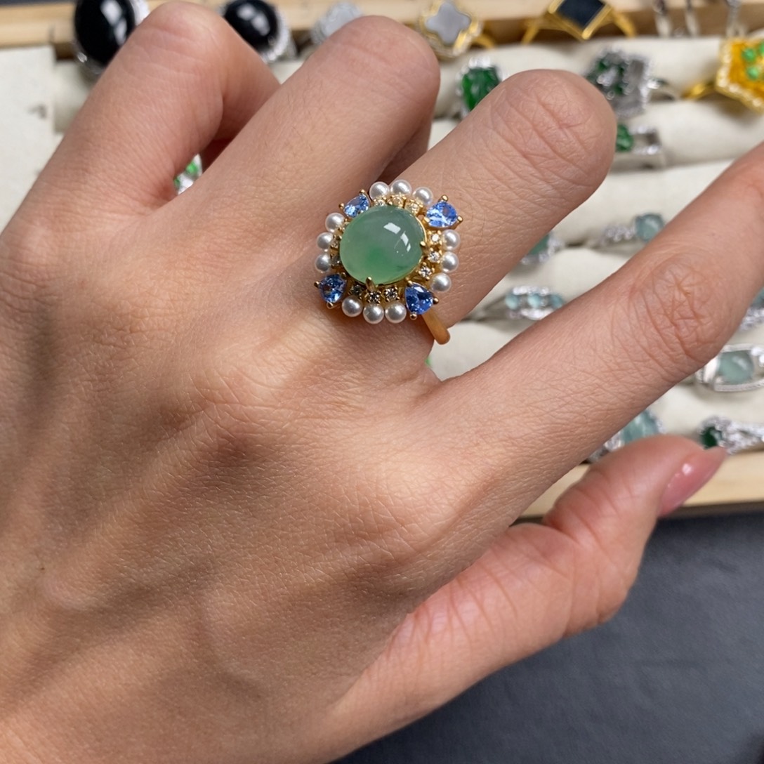 翡翠颈饰未镶嵌翡翠