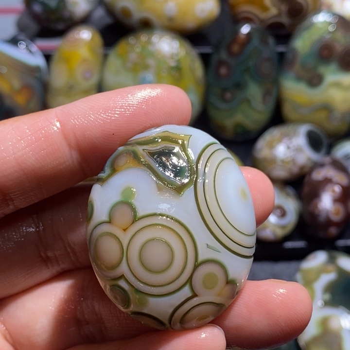 玛瑙/玉髓未镶嵌珠宝奇石180