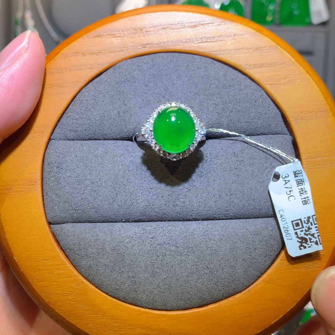 翡翠18K金镶嵌戒指天然翡翠