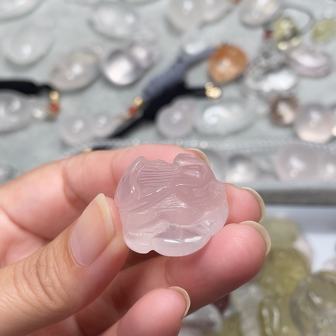 颈饰未镶嵌水晶粉水晶趴趴狐