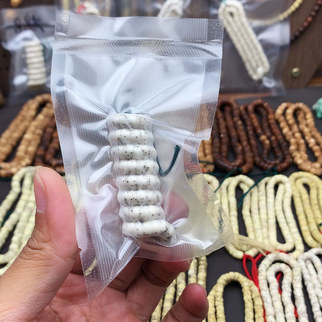 星月菩提吊坠纷*卡六骨瓷白