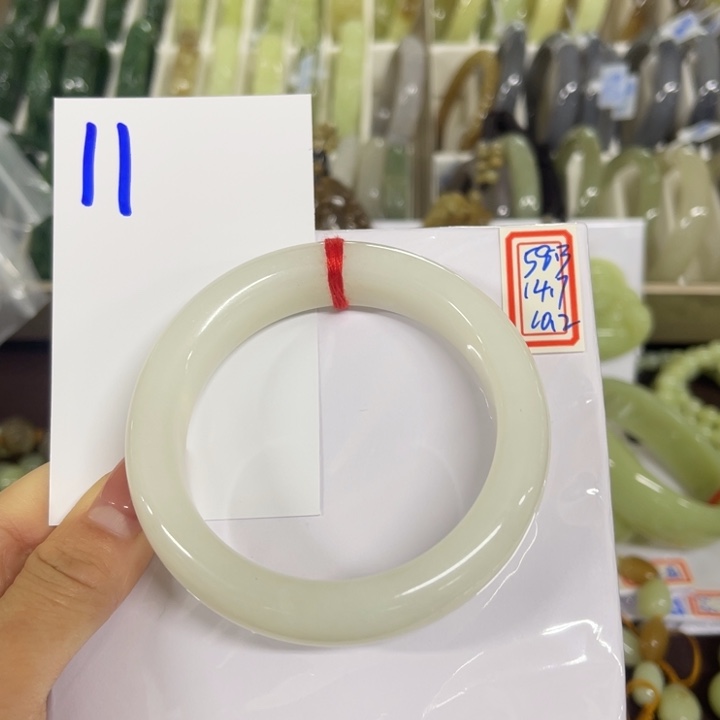 和田玉未镶嵌手镯