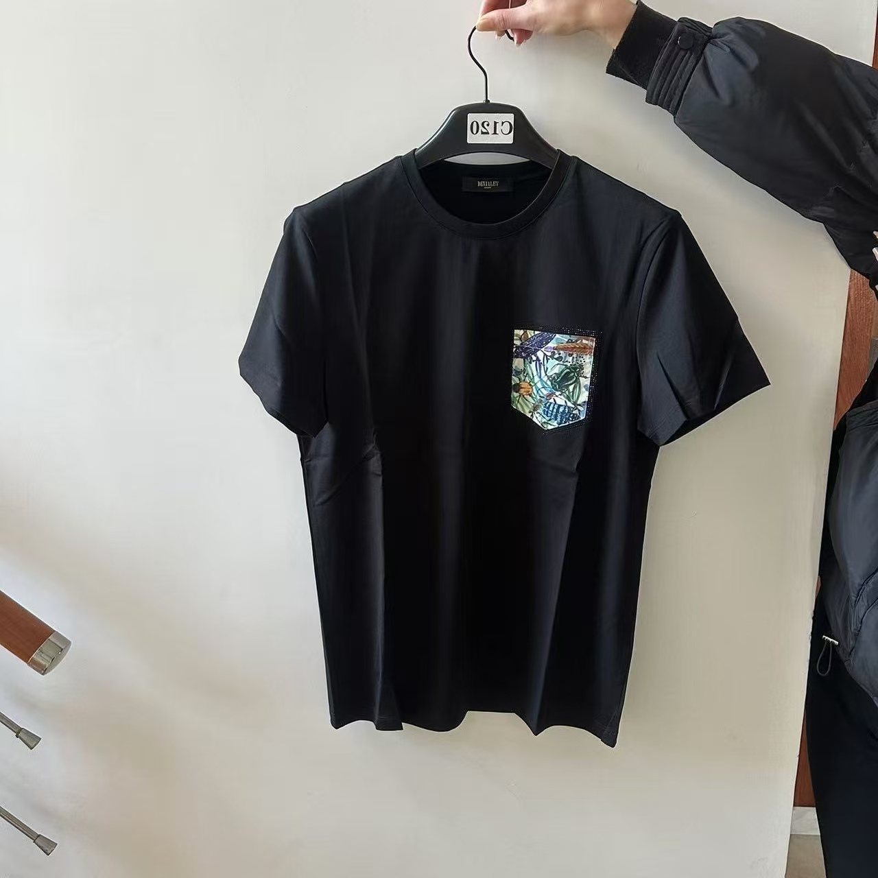 男士T恤夏季潮流欧货透气黑色圆领男款户外百搭春夏短袖