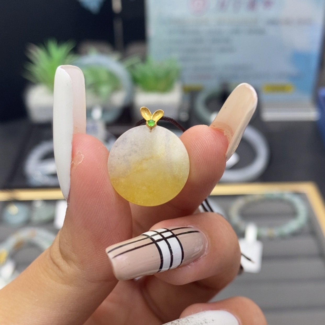 【闪购商品】颈饰18K金镶嵌翡翠