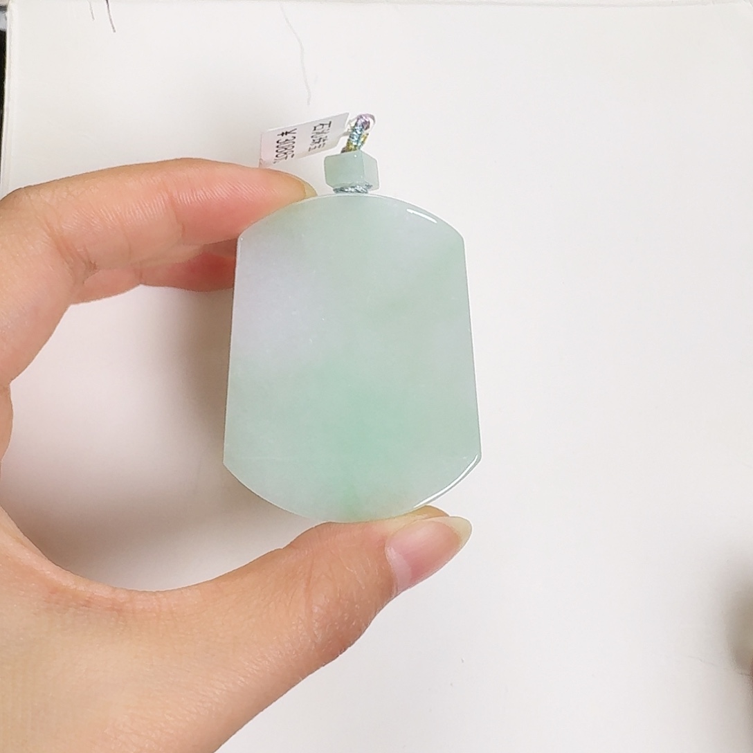 翡翠颈饰未镶嵌无事牌