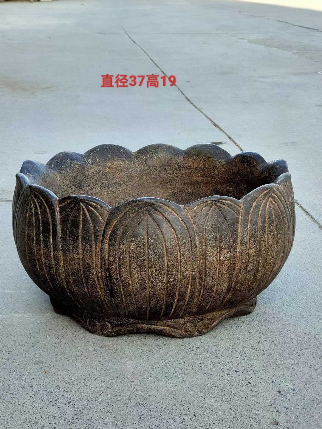 青石莲花石盆，做工精细漂亮，保存完整，养鱼养花，雕刻禅意石槽