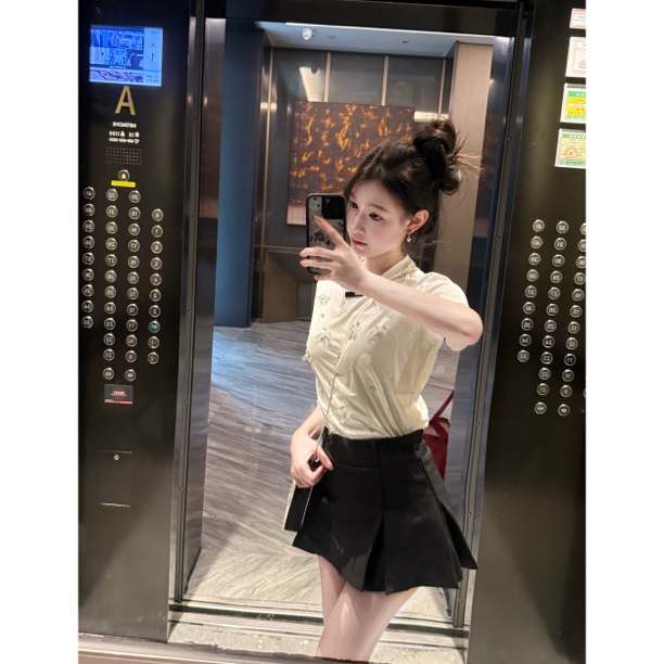 【梦梦服饰】谬家白色重工烫钻短袖T恤+黑色百褶裙