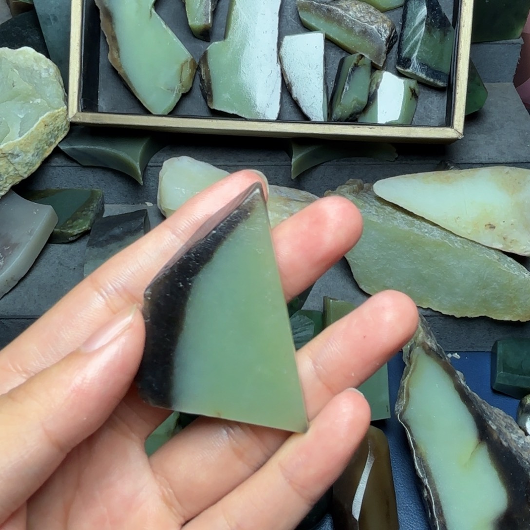 乐***哥和田玉（糖玉）未镶嵌珠宝奇石