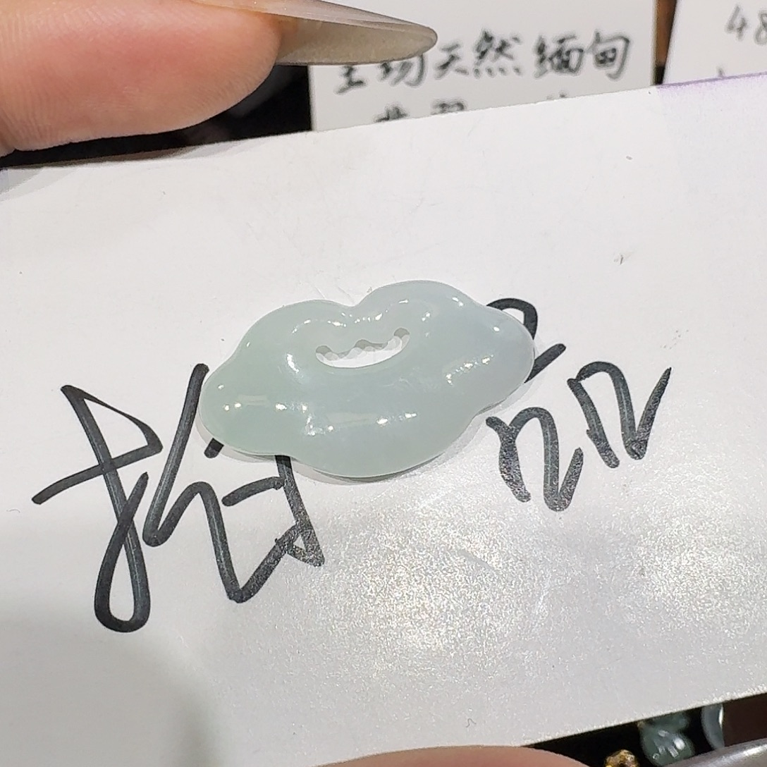 翡翠未镶嵌颈饰如意