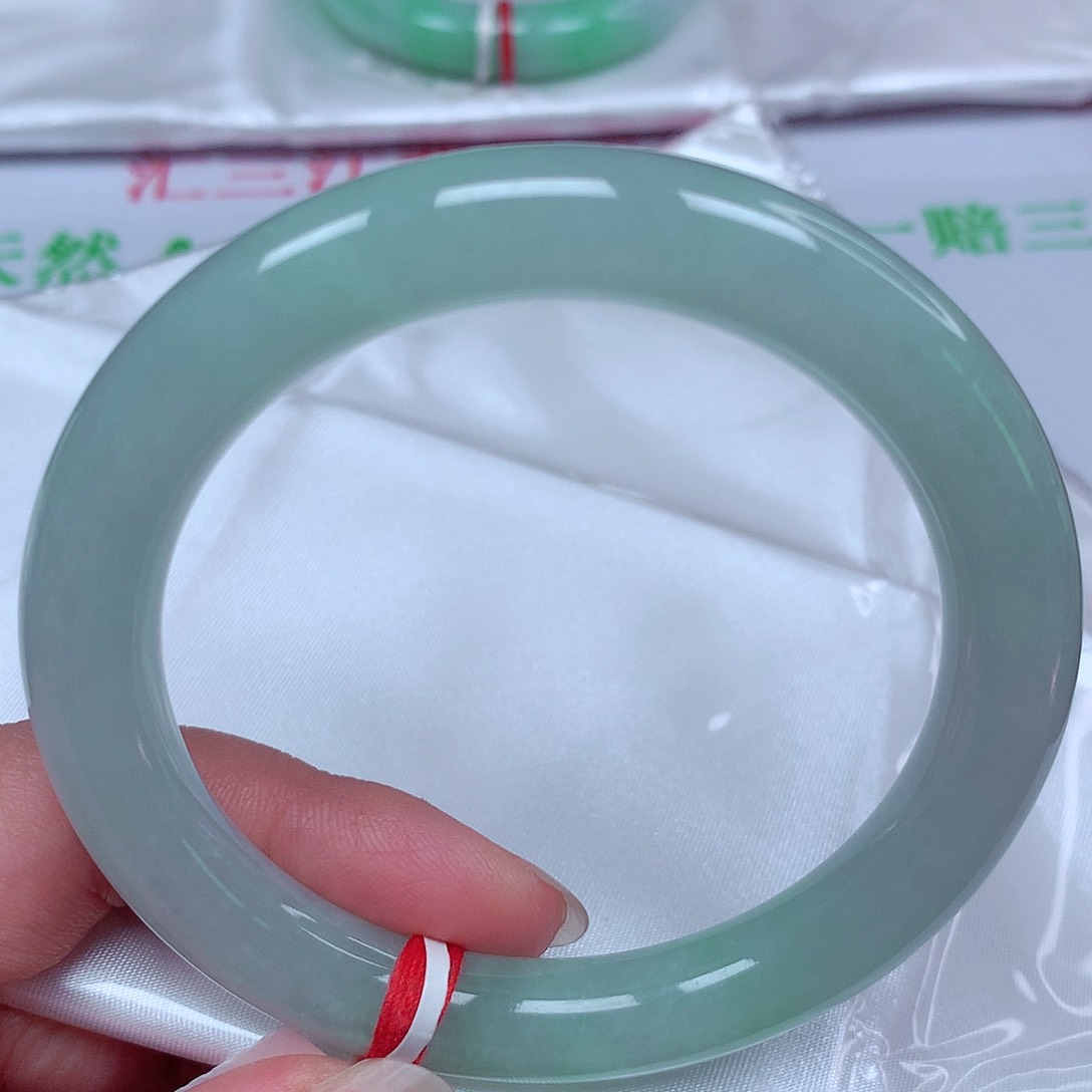 翡翠手镯（圆镯）未镶嵌