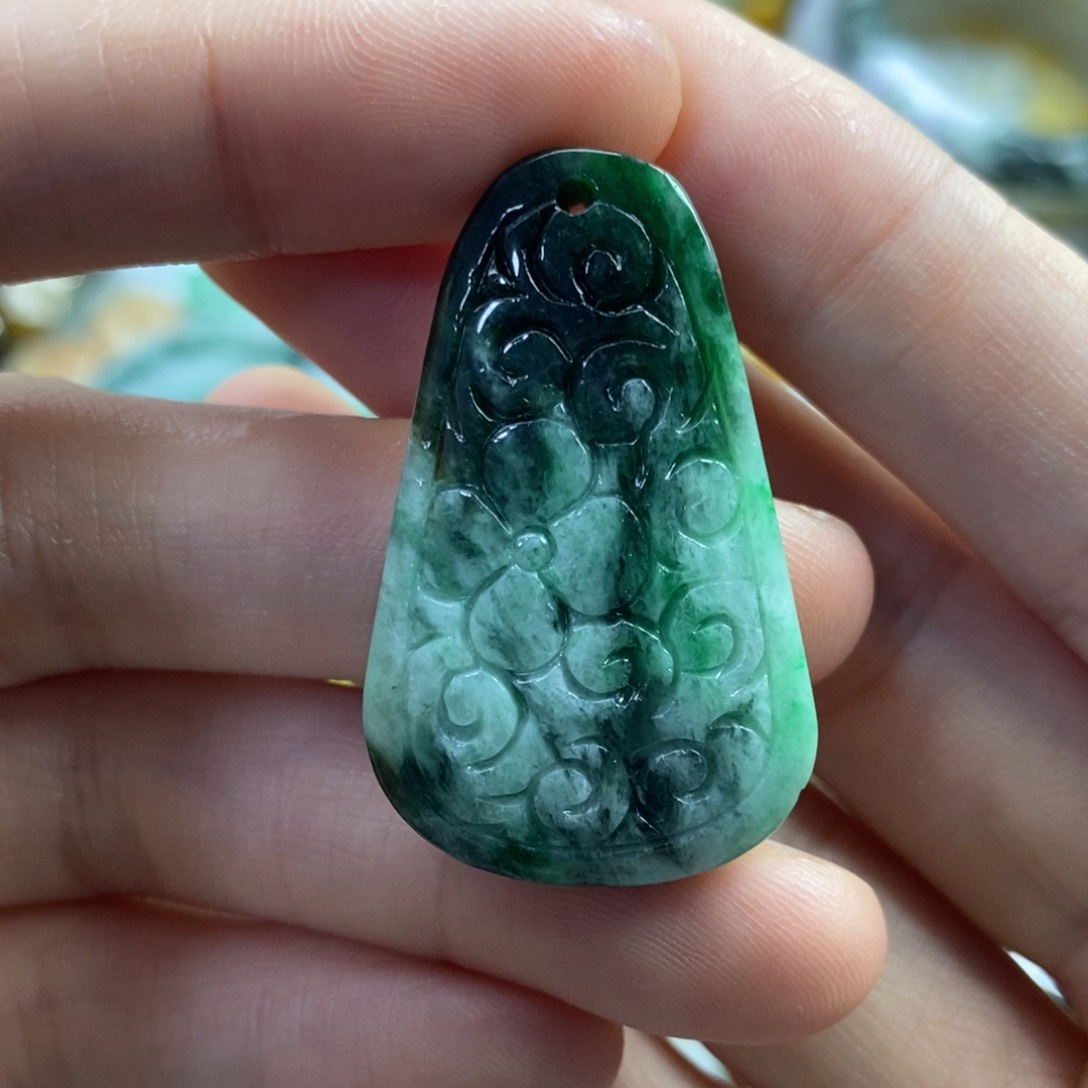 翡翠未镶嵌颈饰吊坠