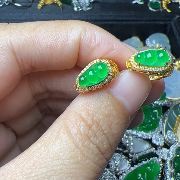 米***露翡翠18K金镶嵌耳饰
