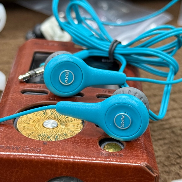 95新 AKG/爱科技 Y10经典平头耳机 耳塞式有线耳机