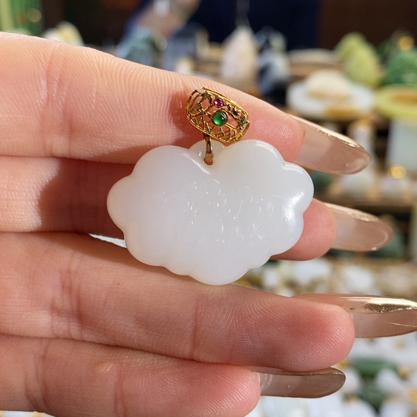 【闪购商品】和田玉吊坠18K金镶嵌