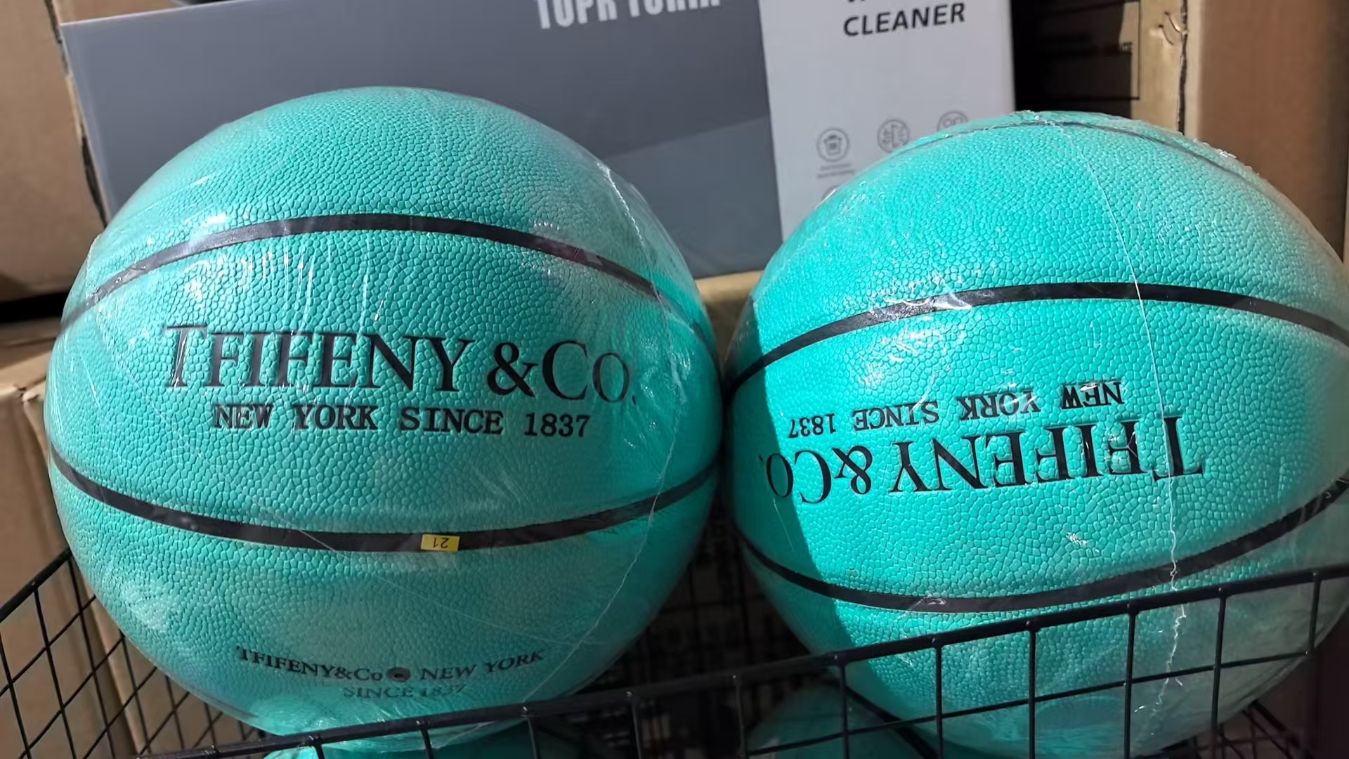 湖蓝色篮球礼盒成人耐磨