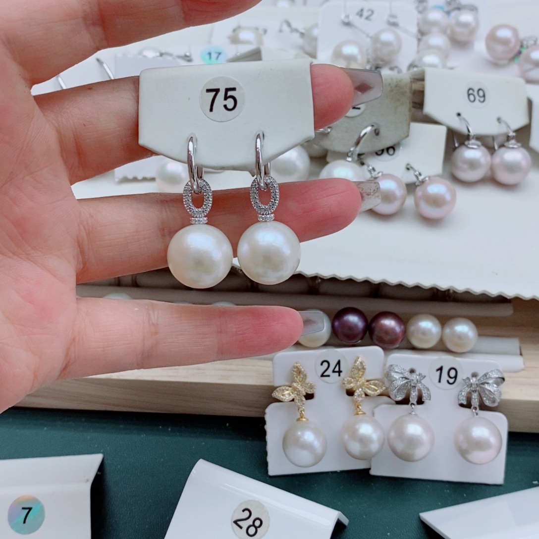 ，***银S925镶嵌耳饰淡水珍珠