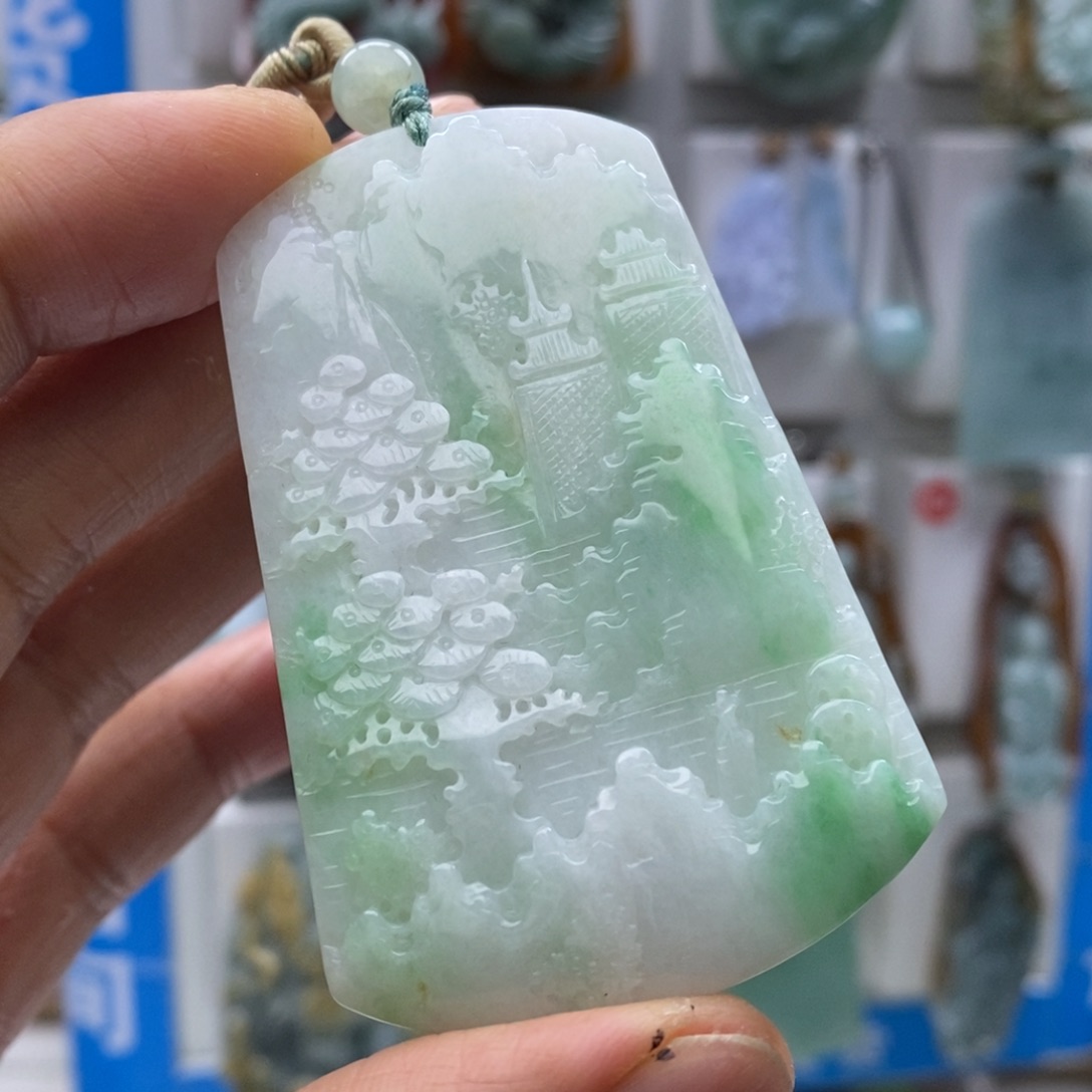 翡翠颈饰未镶嵌山水