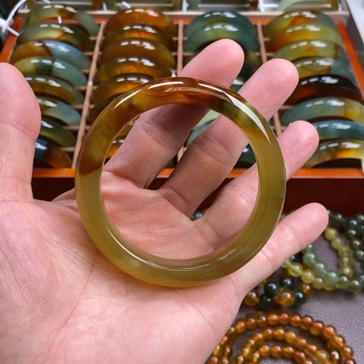 蛇纹石玉未镶嵌手镯戒指棋*?