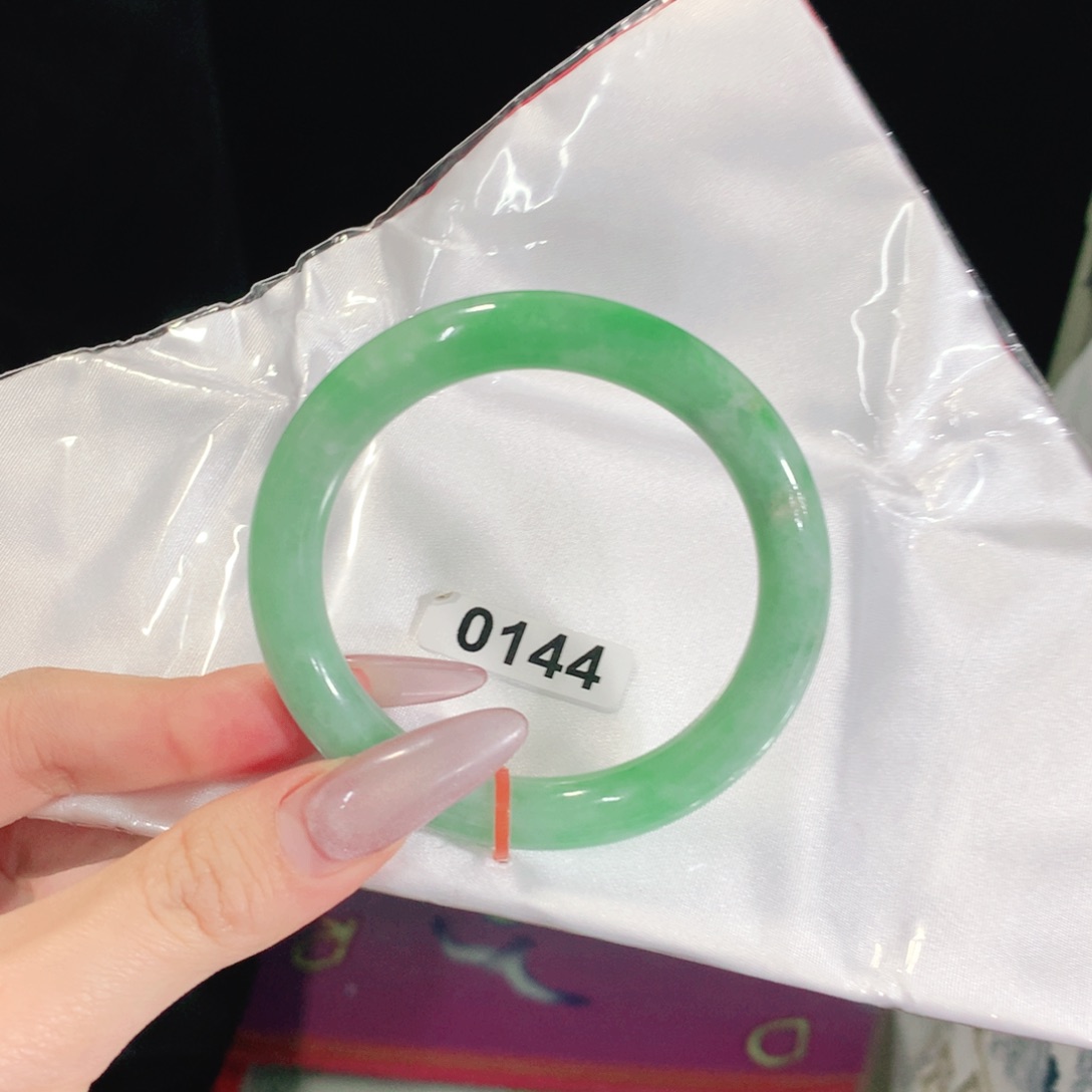 翡翠未镶嵌手镯（圆镯）0144-04