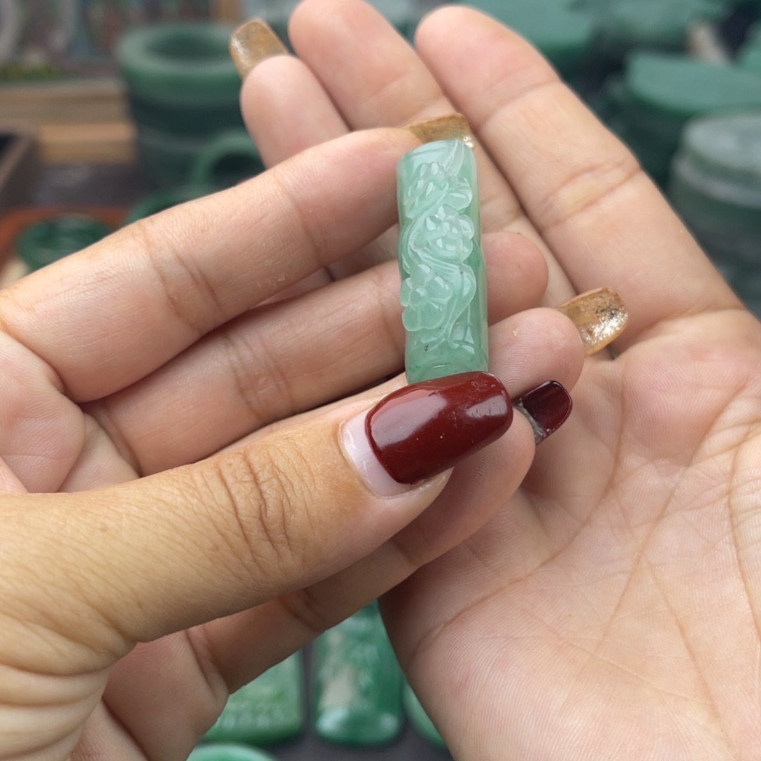 石英质玉颈饰未镶嵌