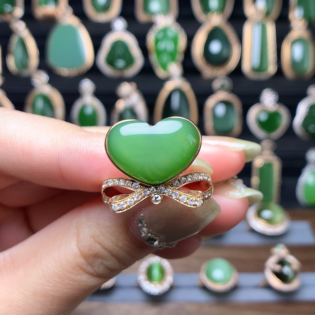 和田玉首饰18K金镶嵌