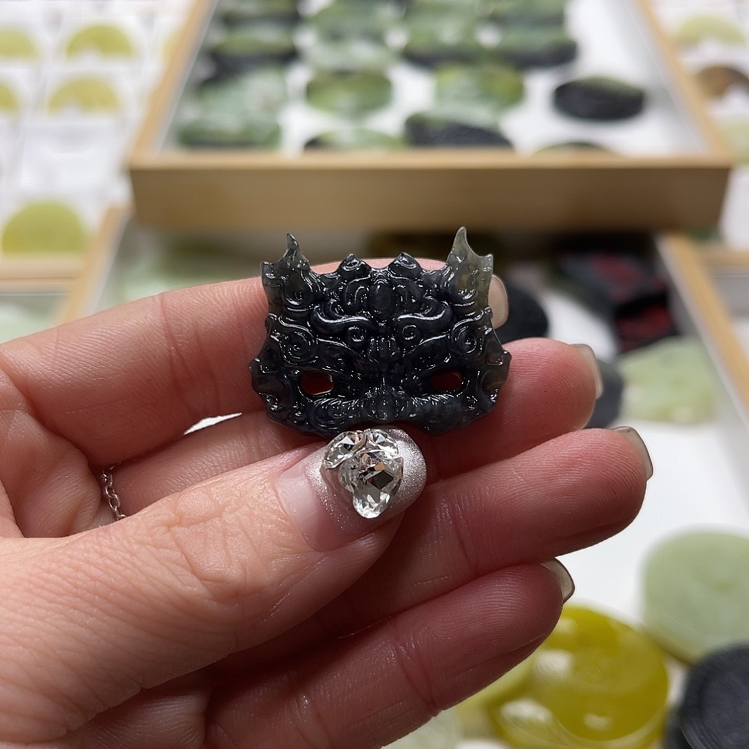 蛇纹石玉挂坠未镶嵌